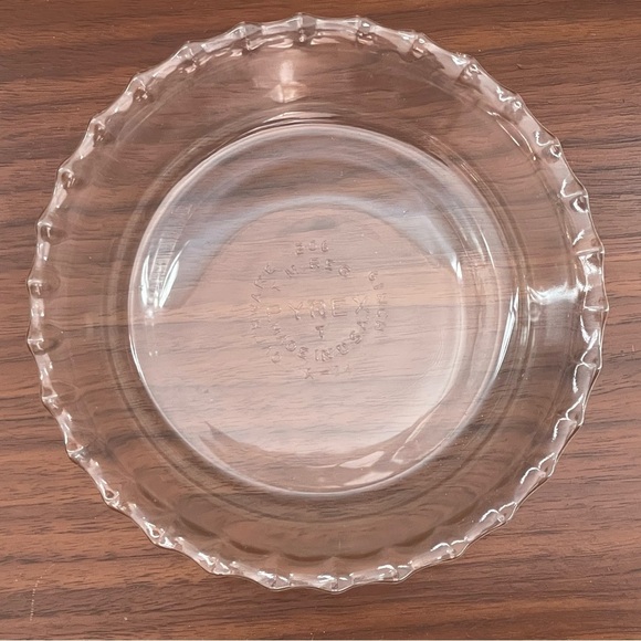 Vintage Pyrex 6” Glass Pie Dish with Fluted Edge- set of 4 - Picture 1 of 2